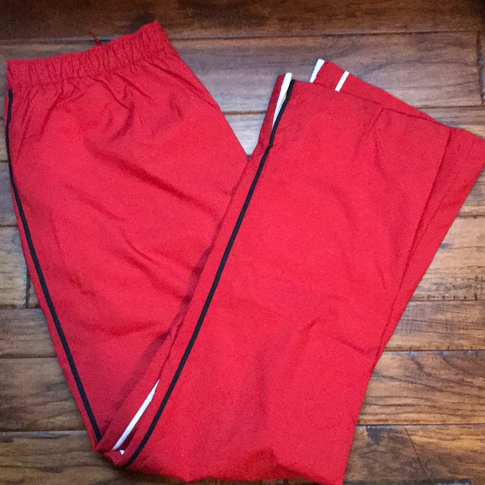 Red nike jogging pants